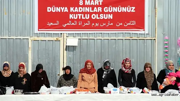 Konteyner kentte 'Kadınlar Günü' kutlaması