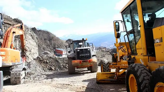 Ardahanda yol çalışması