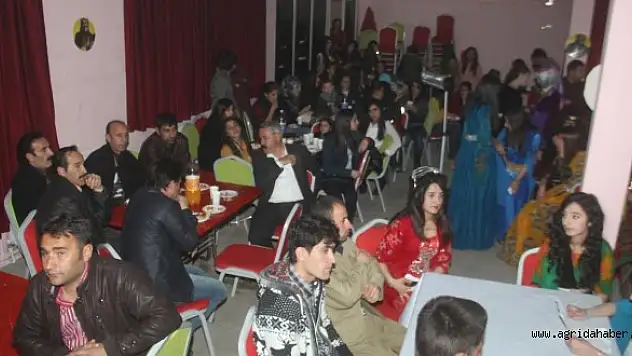 YGS'ye giren öğrencilere eğlence programı düzenlendi