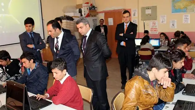 TÜPRAŞ'tan, öğrencilere dizüstü bilgisayar