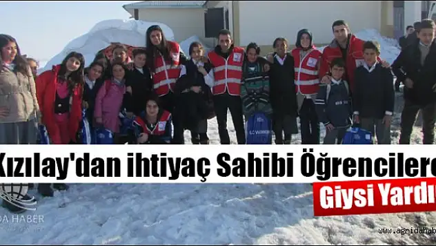 Kızılay'dan İhtiyaç Sahibi Öğrencilere Giysi Yardımı