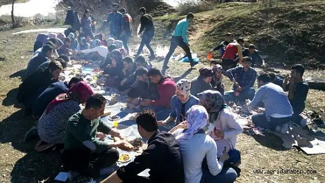 Hizan'da öğrencilere moral pikniği