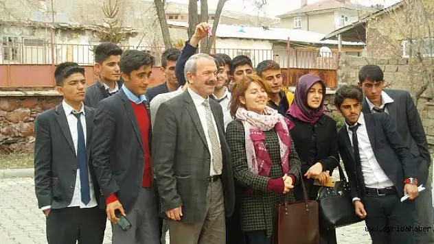 Özalp'ta YGS'ye girecek öğrencilere moral programı