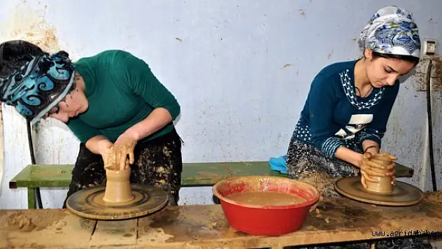 Çömlekçilik kadınların elinde hayat buluyor