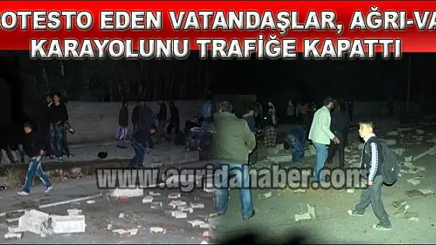 AĞRI-VAN KARAYOLUNU TRAFİĞE KAPATTILAR