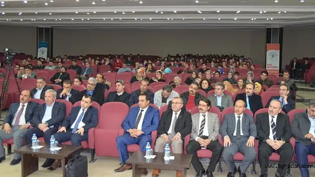 Yazar Mustafa Armağan Malatya'da konferans verdi
