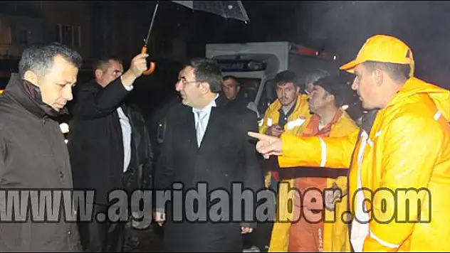 Bakan Yılmaz Deprem Çalışmalarını İnceledi