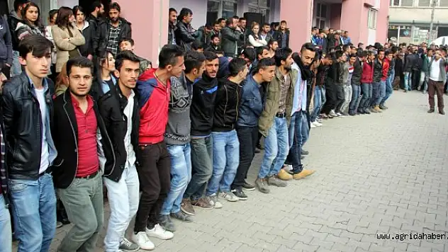Hakkari'de 'YGS' halayı