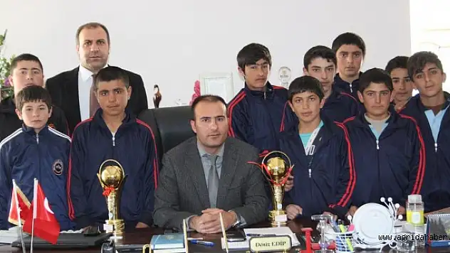 Bulanıklı öğrencilerin 'badminton' başarısı