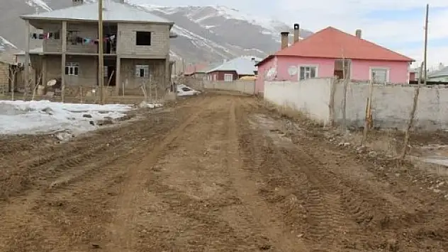 Başkale Belediyesinin stabilize yol çalışmaları