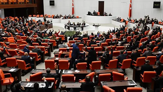 Sağlık çalışanlarına yüzde 50 zam TBMM'de kabul edildi