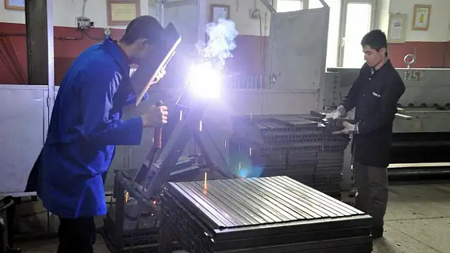 Fabrika gibi meslek okulu