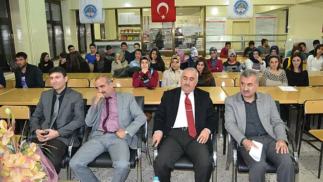 Tatvan'da 'Yakın Tarihi Anlamak' konferansı