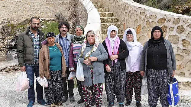 Tuncelili anneler 'barış' için mum yaktı