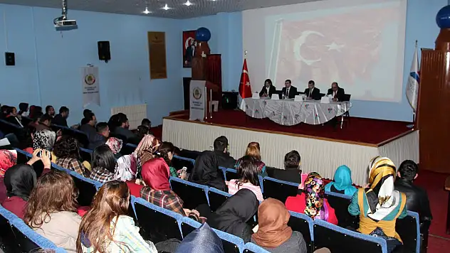 A.İ.Ç.Ü'DE '100. YILINDA ÇANAKKALE ZAFERİ' PANELİ DÜZENLENDİ