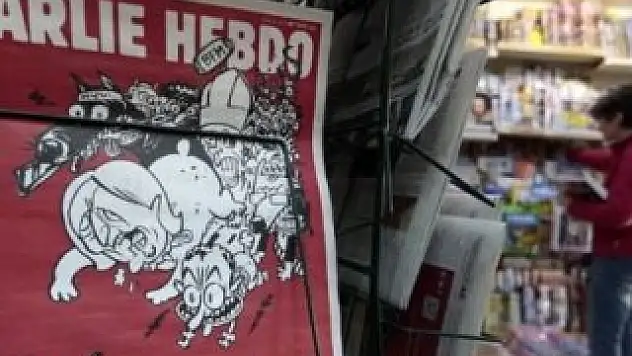 Charlie Hebdo'cular Para Kavgasına Girdi!