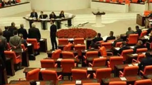 Akyazı beldesinde MHP'den istifa