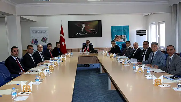 Hakkari'de eğitim yatırımları değerlendirme toplantısı