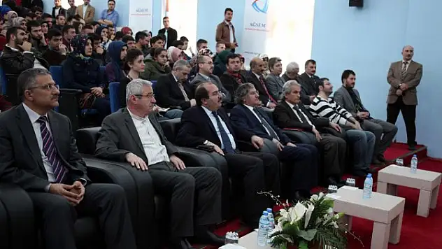 Ağrı'da 'İstiklal Marşı ve Mehmet Akif Ersoy' konferansı