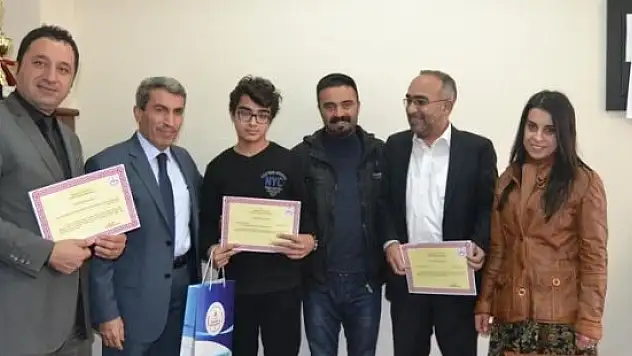 Sarı, dereceye giren öğrencileri TEOG birincilerini kutladı