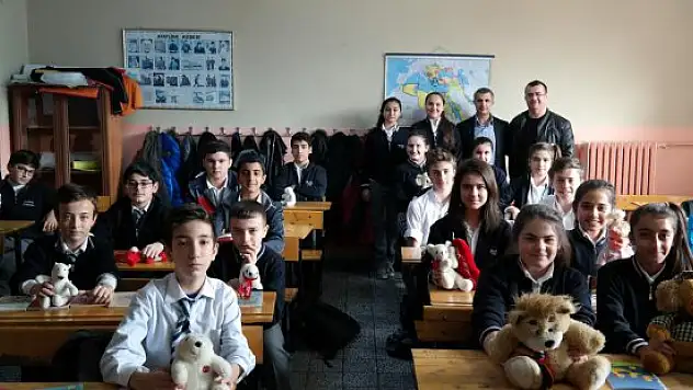 Bursalı öğrencilerden Iğdır'daki akranlarına yardım