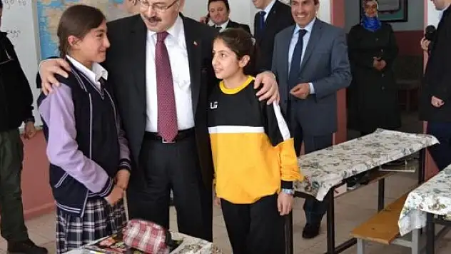 Vali Köşger'den okul ziyaretleri