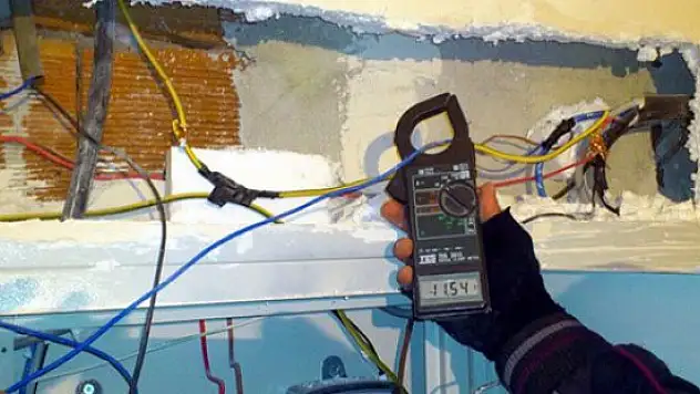 Manzaralı ve lüks dairelere bile kaçak elektrik çekilmiş