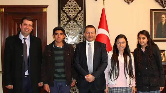 Erciş Kaymakamı Yaşar, öğrencilere röportaj verdi