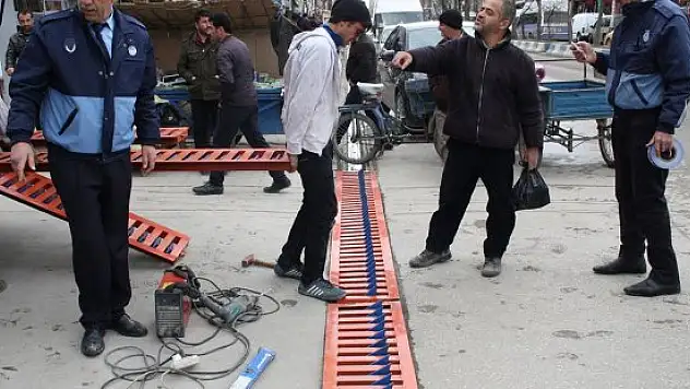 Yüksekova'da trafik düzenleme çalışmaları