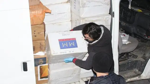 'Dur' ihtarına uymayan araçtan kaçak sigara çıktı