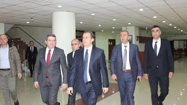 Malatya'da arazide kadın cesedi bulunmasıVali Taşyapan'dan Van TSO'ya ziyaret