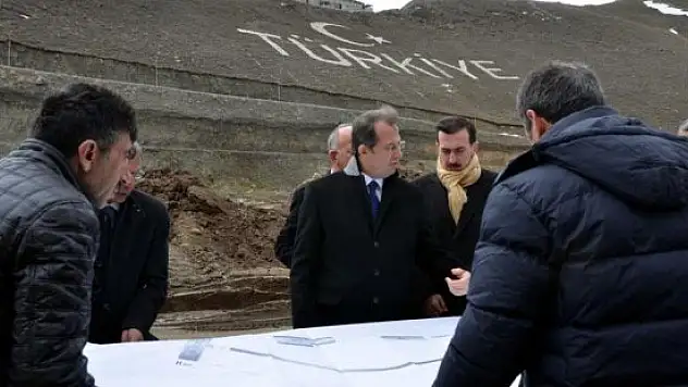 Van Valisi Taşyapan'dan Saray'a ziyaret