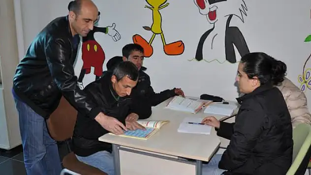 Tunceli'de engellilere okuma yazma kursu