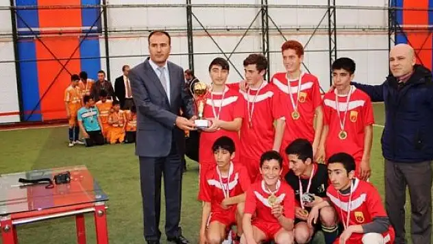 Bulanık'ta ortaokullararası futbol turnuvası