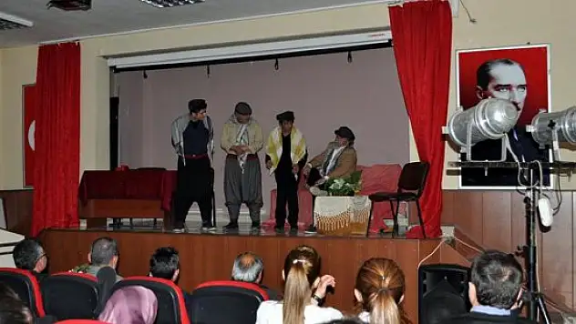 Arpaçay'da tiyatro etkinliği