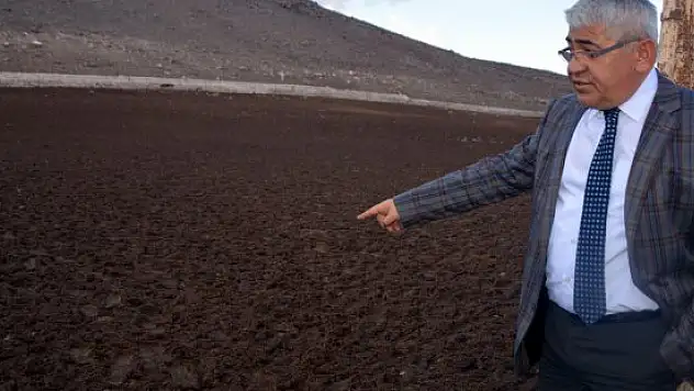 Başkan Karaçanta hayvan pazarı inşaatını inceledi