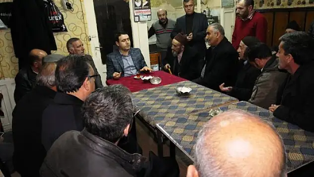 Vali Işın, kahvehanede vatandaşlarla sohbet etti