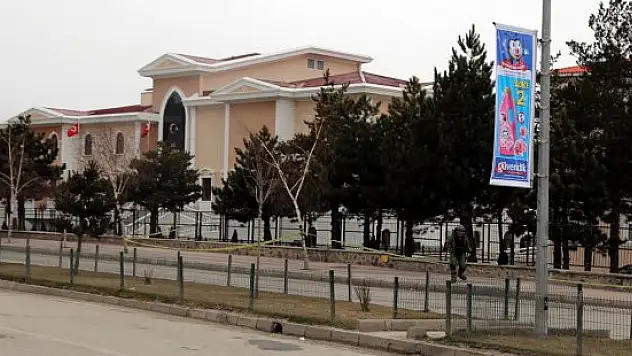 Valilik binası yanında şüpheli çanta