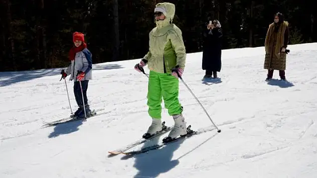 Sarıkamış'ta nisanda kayak keyfi