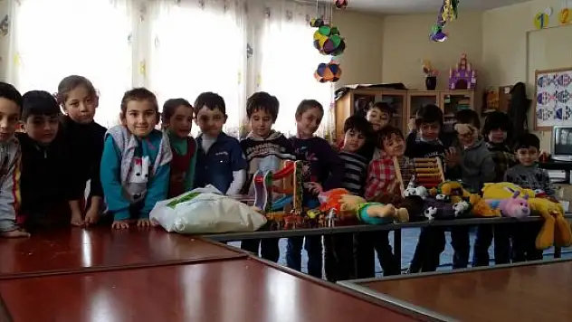 İzmir'den Muradiyeli miniklere yardım eli