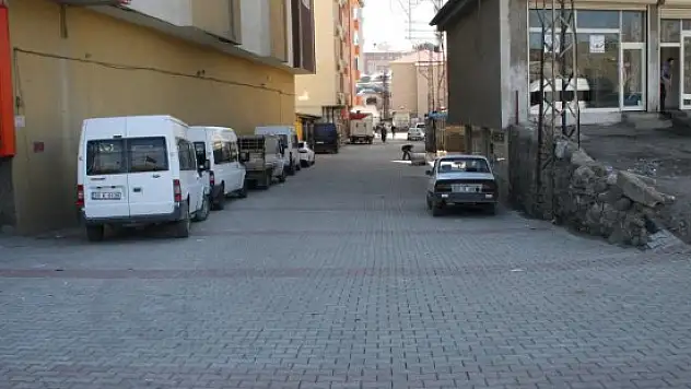 Yüksekova'da parke taşı uygulaması