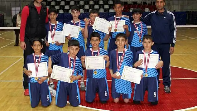 Okullararası Voleybol Küçükler Yarı Final Şampiyonası sona erdi