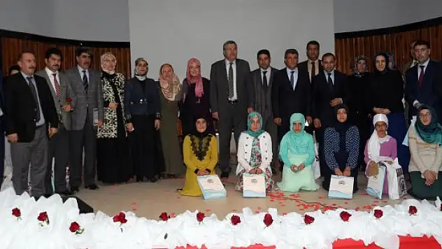 HZ. MUHAMMED'İN HAYATINI ANLATIRKEN HEM AĞLADI HEM AĞLATTI