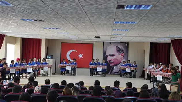Çukurca'da 'Okullararası Bilgi Yarışması' düzenlendi