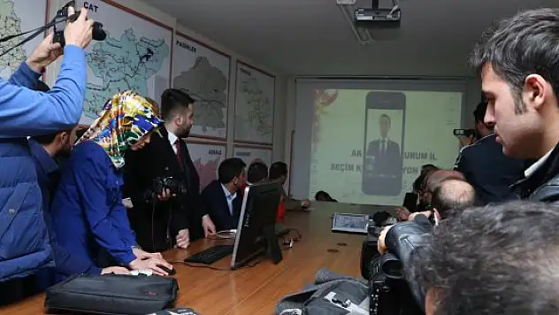 Milletvekili aday listeleri YSK'ya sunuldu