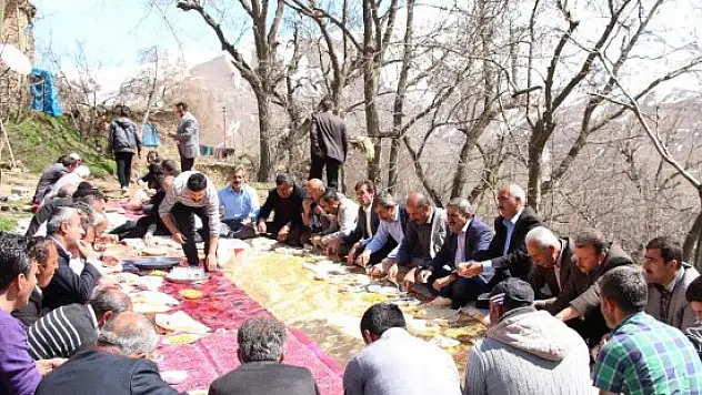 Çatak'ta vatandaşlar belediye personeliyle yemekte buluştu