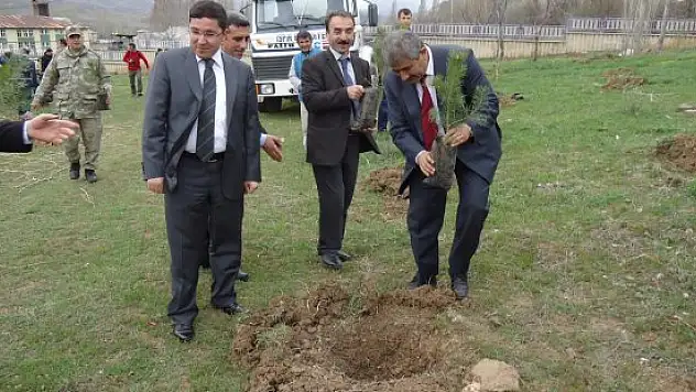 İspir'de 250 fidan toprakla buluştu