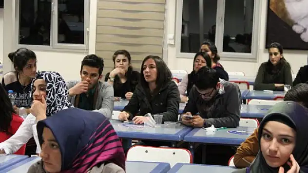 Kaymakam Çiçek, 'Kariyer Sohbeti Programı'na konuk oldu