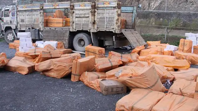 Hakkari'de kaçak çay ve sigara operasyonları