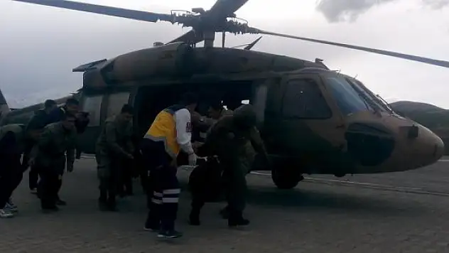Hakkari'de yaralı çocuk askeri helikopterle hastaneye ulaştırıldı